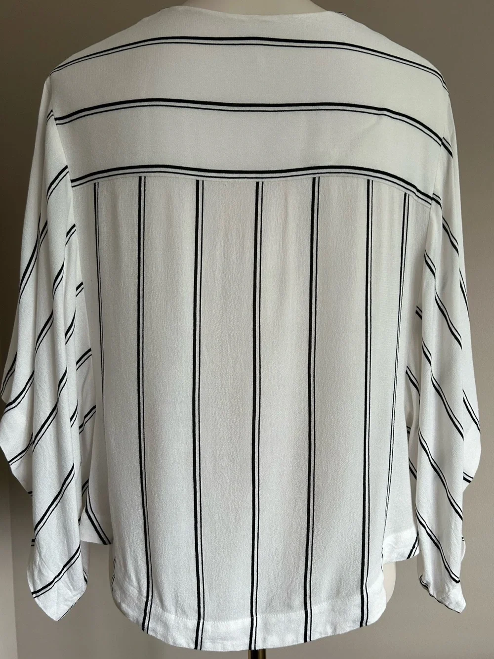 Free People “Sleepy Time” 100% Rayon Kimono Blouse in Pearl Combo - Picture 8 of 10